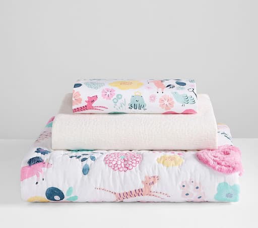 Купить Комплект постельного белья Sasha's Garden Quilt Set: Toddler Quilt Crib Sheet Crib Skirt в интернет-магазине roooms.ru