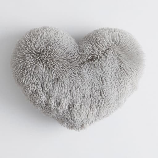 Купить Декоративная подушка St. Jude Fluffy Heart Pillow 12x16 в интернет-магазине roooms.ru
