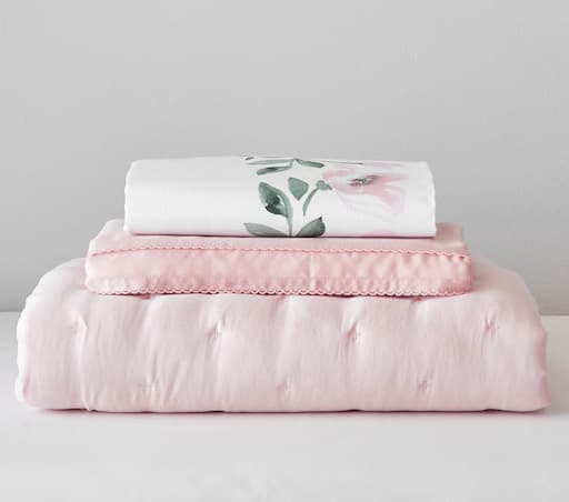 Купить Комплект постельного белья Meredith Picture Perfect Baby Bedding Set of 3 - Quilt, Crib Fitted Sheet , Crib Skirt в интернет-магазине roooms.ru