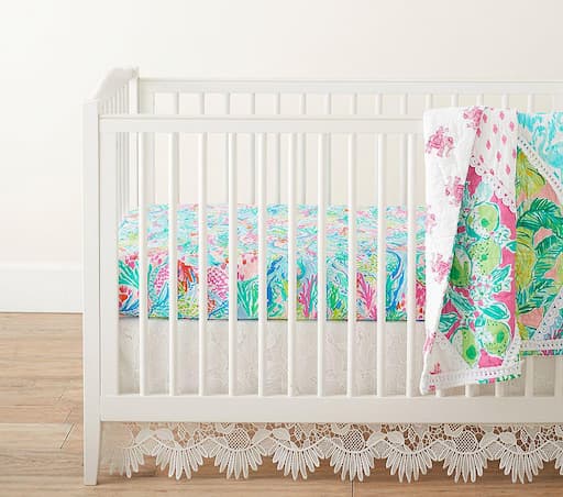 Купить Комплект постельного белья Lilly Pulitzer Party Patchwork Quilt Set with Mermaid Cove Crib Fitted Sheet в интернет-магазине roooms.ru