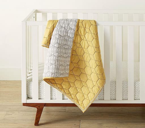 Купить Стеганое покрывало  west elm x pbk Honeycomb Toddler Quilt в интернет-магазине roooms.ru