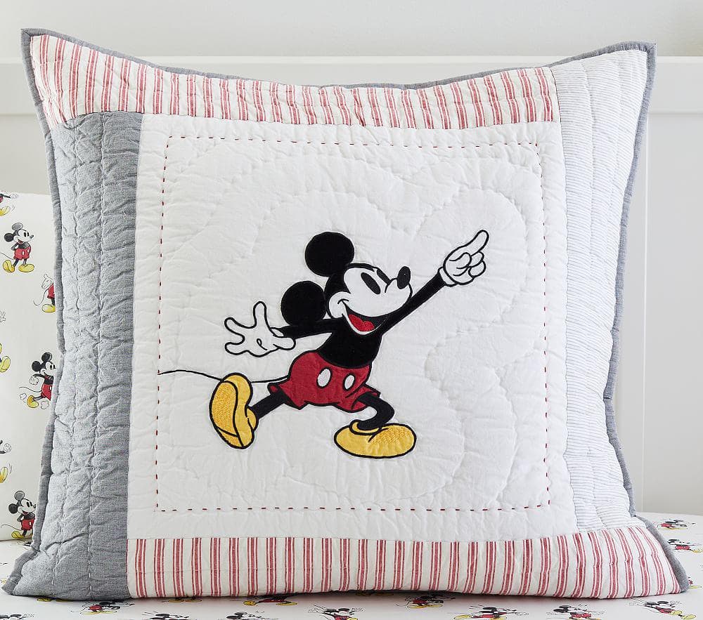 Купить Наволочка Disney Mickey Mouse Patchwork Quilt & Shams - Euro Sham в интернет-магазине roooms.ru