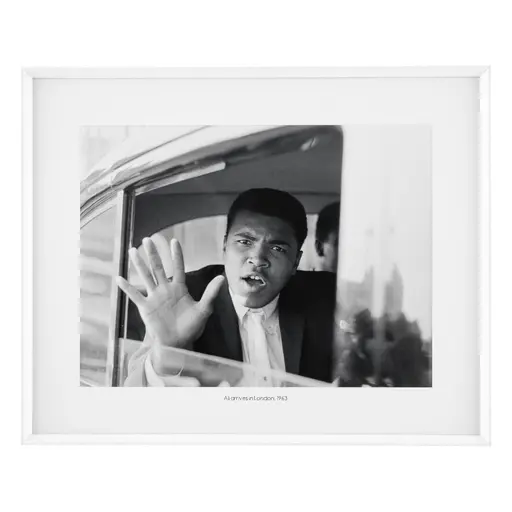 Купить Постер Print Ali arrives in London в интернет-магазине roooms.ru