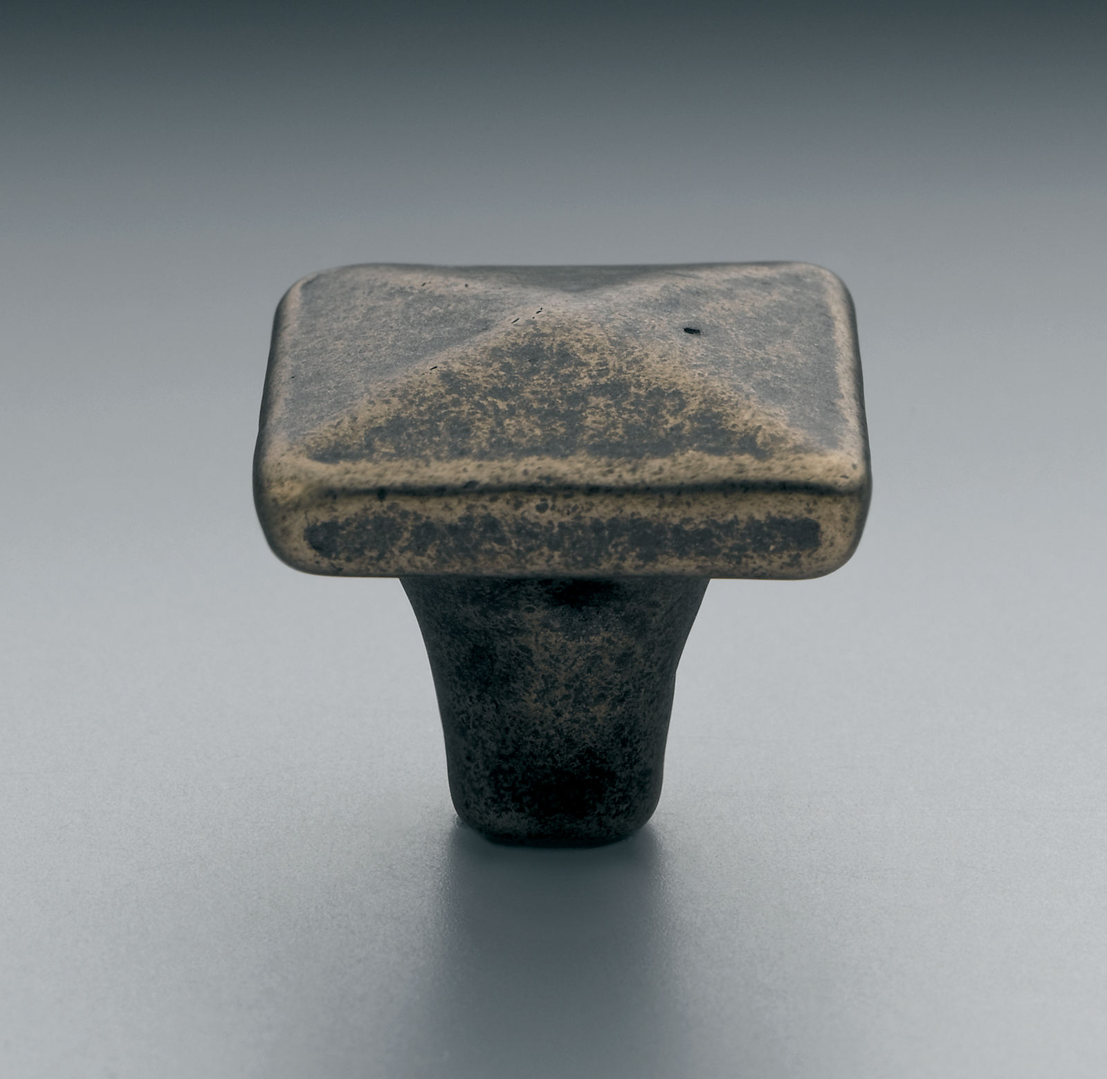 Купить Ручка-кнопка Dakota Square Knob в интернет-магазине roooms.ru