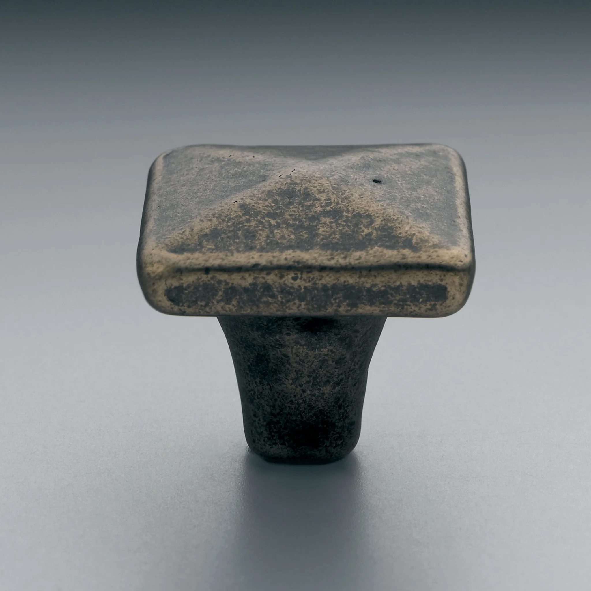 Купить Ручка-кнопка Dakota Square Knob в интернет-магазине roooms.ru