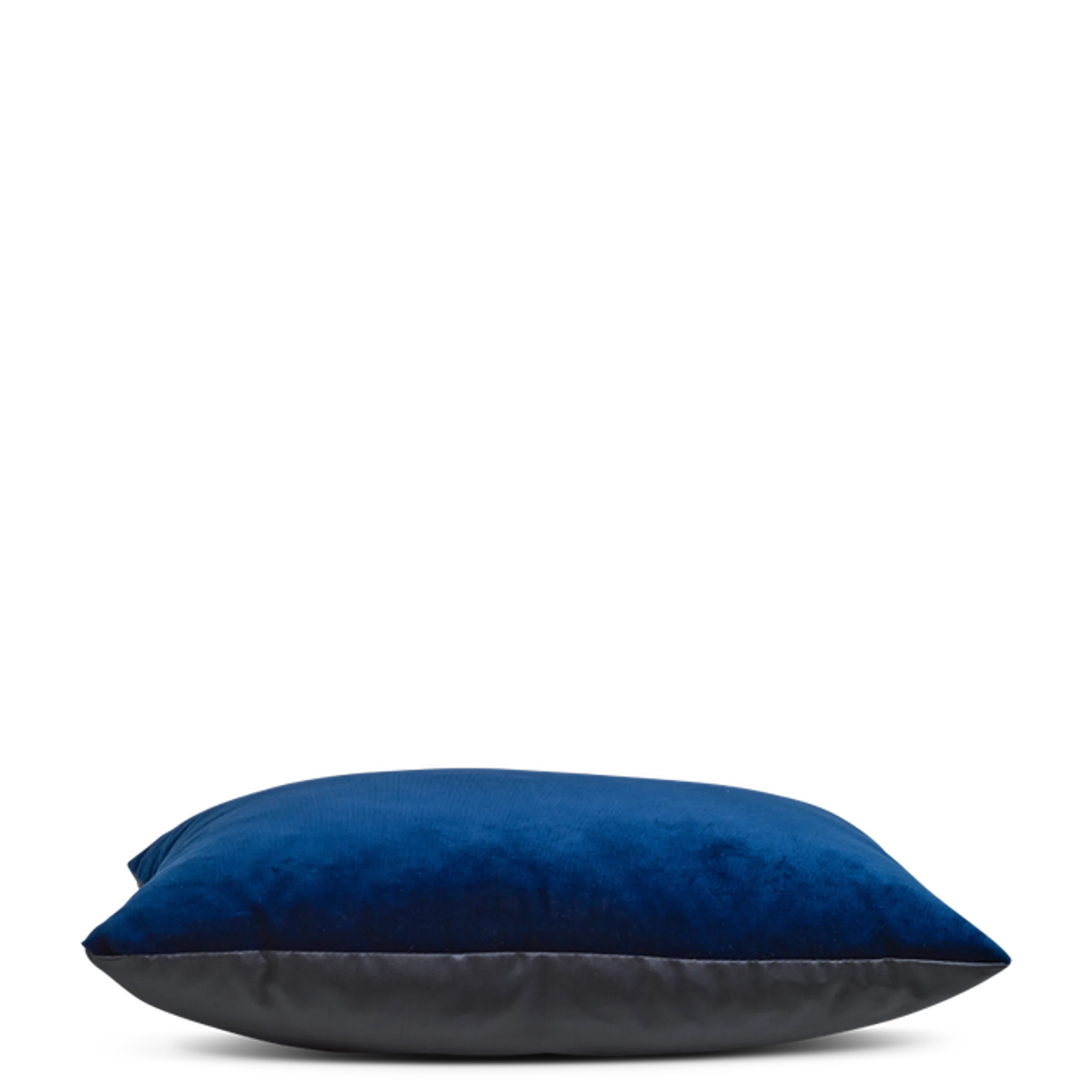 Купить Декоративная подушка Cushion Velvet Square в интернет-магазине roooms.ru