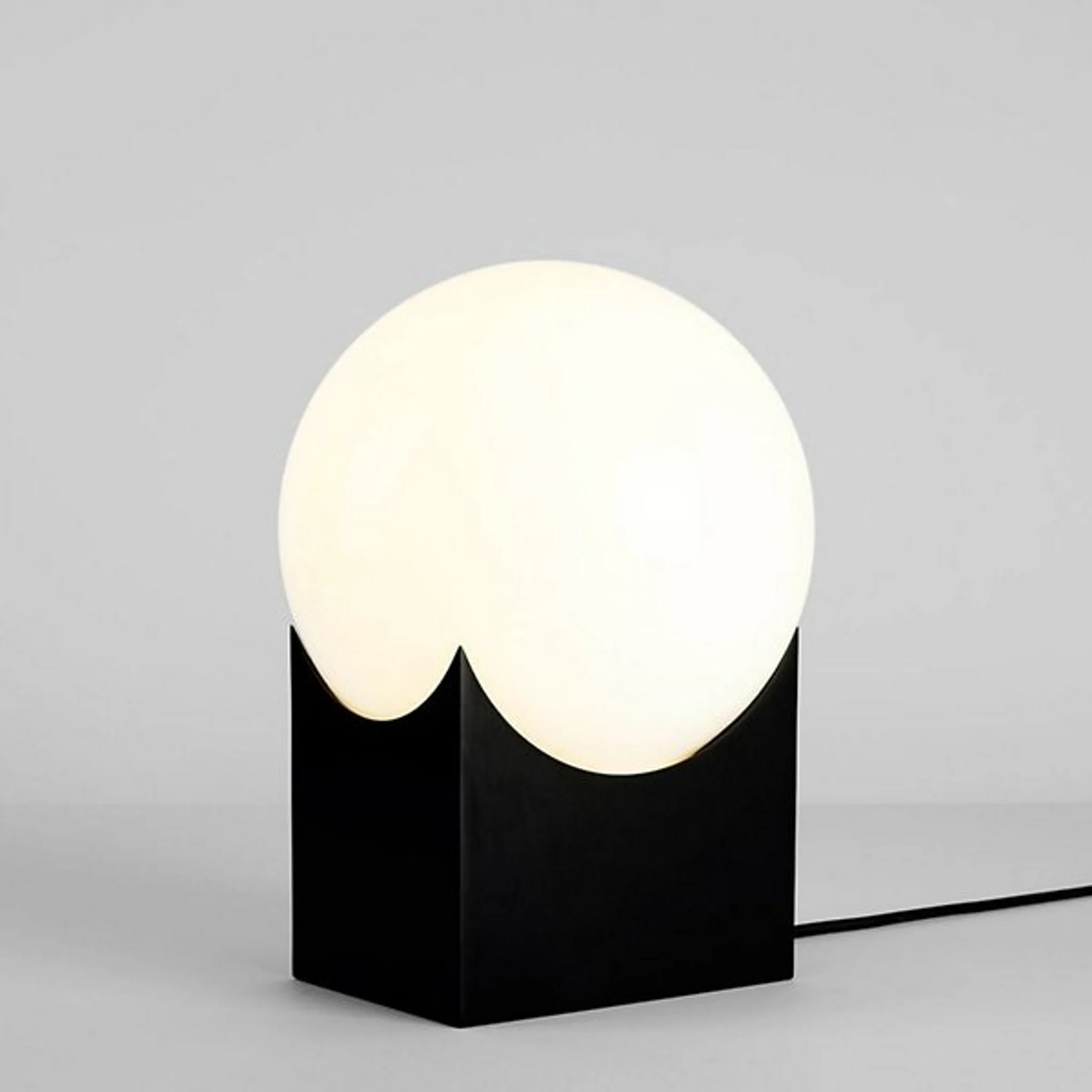 Купить Настольная лампа Atlas 01 LED Table Lamp в интернет-магазине roooms.ru