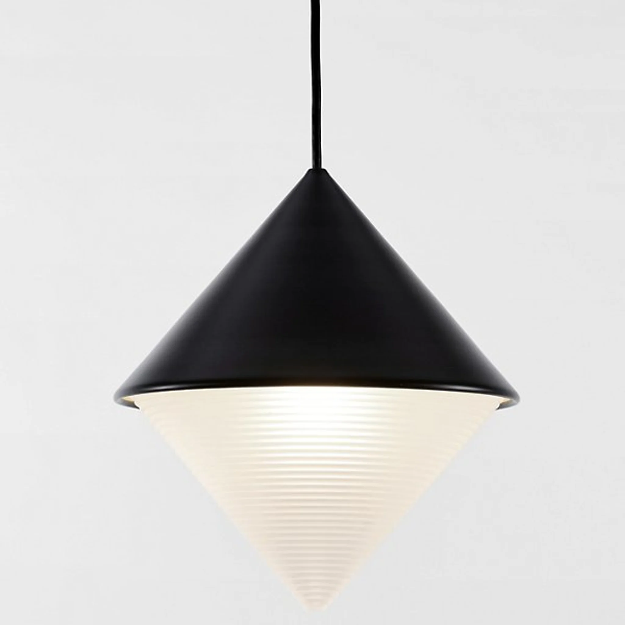 Купить Подвесной светильник Half and Half Cone Pendant в интернет-магазине roooms.ru