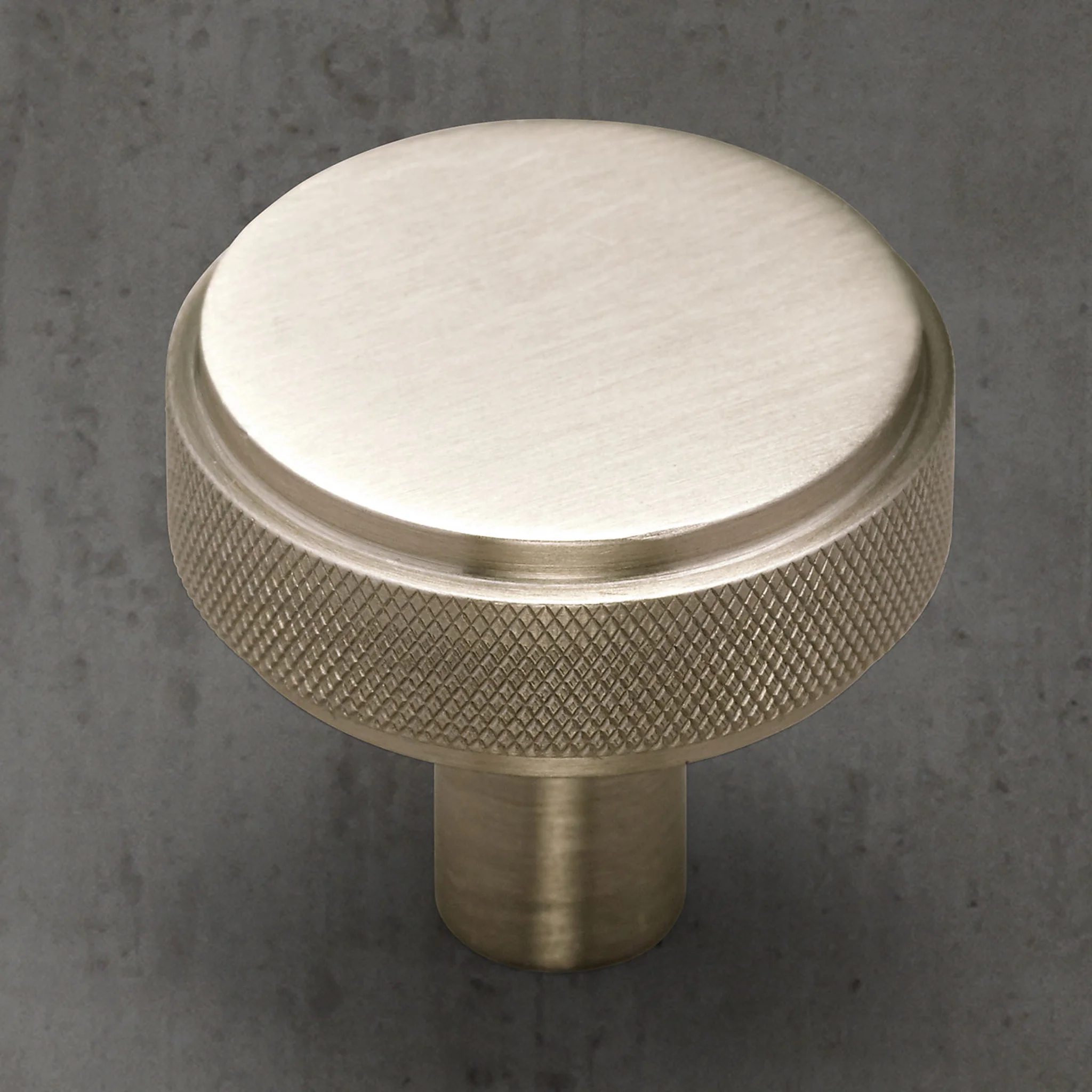 Купить Ручка-кнопка Lambeth Knurled Knob в интернет-магазине roooms.ru